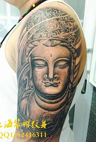 Les tatouages de Bouddha sont très religieux et mystérieux