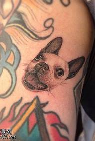 Carino piccolo modello del tatuaggio del carlino