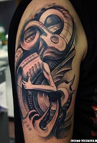 Tattoo i stilit të bukur 3D me stil në krahun e madh