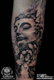 Pola tattoo Buddha sing tenang lan suci