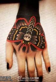 Nuostabus spalvingas drugelio tatuiruotės modelis