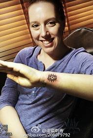 Simple personality all-eye eye tattoo pattern
