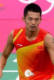 Olimpinės čempionės Lin Dan rankos kryžiaus tatuiruotė