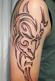 Velika trodimenzionalna totemska tetovaža