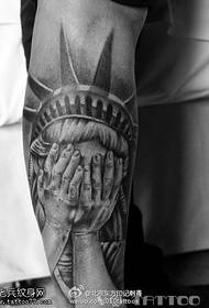 Niujorko laisvės deivės tatuiruotės modelis