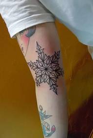 Brako tatuas neĝan tatuon