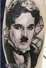 Aisteoir scannán agus teilifíse na Breataine Chaplin avatar tattoo patrún