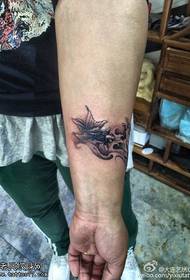 Iphethini elincane le-tattoo yegolide