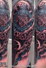 Fantastico modello di tatuaggio meccanico prepotente