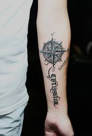I-tattoo yemfashini yekhampasi