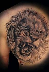 Hình xăm con sư tử trên cánh tay