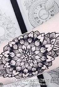 Klasický tradičný vanilkový tetovací vzor