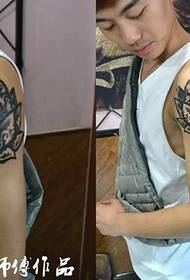 Klassieke lotus totem tattoo