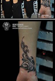 Patrón de tatuaje auspicioso fresco negro