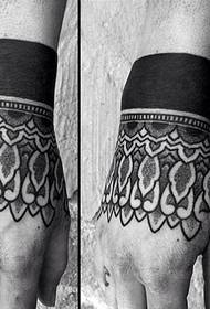 Тотем тетоважа на раката