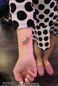 Polso piccolo modello di tatuaggio arcobaleno carino fresco