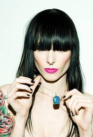 La tentazione sexy inizia con il tatuaggio