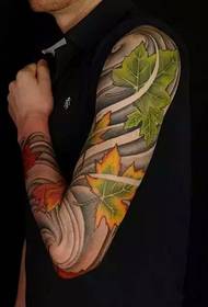 Prachtige Arm Maple Leaf Tattoo