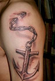 Metallic Anker Tattoo am Opschwong