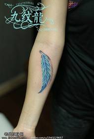 Rakareba uye nyowani feather tattoo maitiro