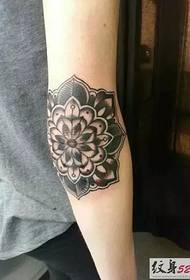 Fashion creative elbow tattoo pattern