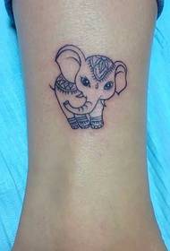 Stygg baby elefant tatuering