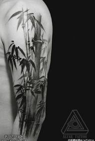 Bambus Tattoo Muster um Aarm