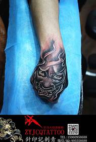 Klasisks tetovējums rokas aizmugurē