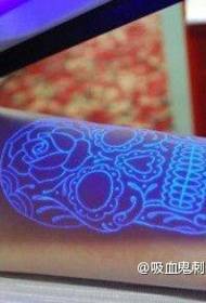 Padrão de tatuagem de caveira de boa aparência brilhante