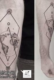 Ruce geometrické prvky zvířecí tetování vzor
