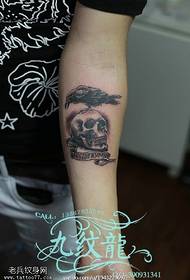 Pola tato gagak klasik