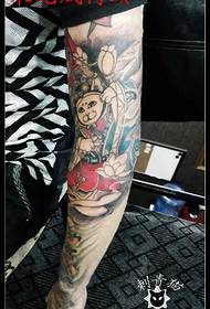 Modello di tatuaggio classico totem di loto tradizionale