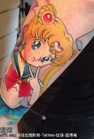 Modello di tatuaggio abbastanza carino ragazza di bellezza