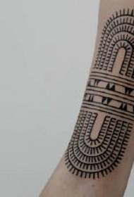 Класичний візерунок татуювання ванільного тотему