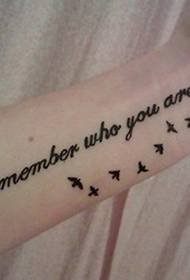 Tatuaggio con frase inglese significativa