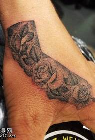 Tradisjoneel tatoeëringspatroan foar rozen
