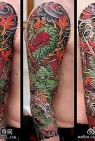 Класичан обојени змај тетоважа узорак
