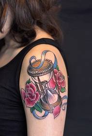 Hourglass erënneren, eis vergiess Zäit, Hourglass Tattoo