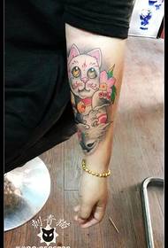 Modello di tatuaggio gatto bellissimo cartone animato