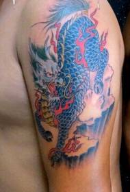 Tatuagem de unicórnio de fogo de braço grande