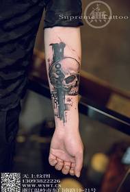 Tatuaggio stile braccio striscio