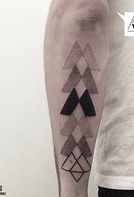 Grafisk tatovering på armen