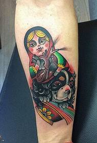 Русская кукла с татуировкой на руках