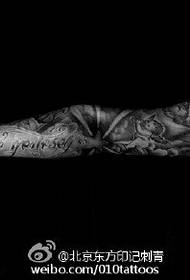 Desen Ewopeyen ak Ameriken West Coast style tatoo