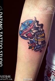 Modello di tatuaggio squisito bicchiere di vino per sigarette