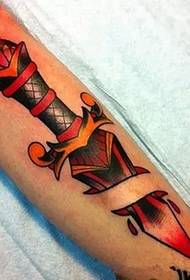 Tatuaggio di pugnale classico retrò europeo e americano
