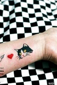 Свежий кот с татуировкой