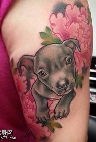 胳膊上的牡丹小狗纹身图案