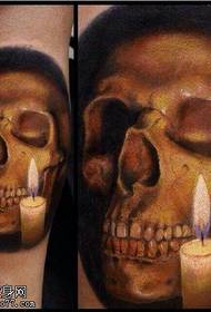 惊悚的骷髅蜡烛纹身图案