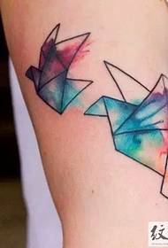Braso magandang papel na crane tattoo